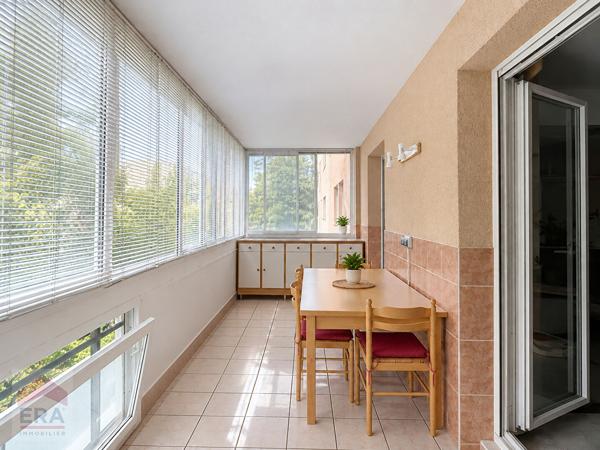 A VENDRE MARSEILLE 13015 ST JOSEPH  T3 DANS RESIDENCE FERMEE AVEC CLIMATISATION TERRASSE DEUX PLACES DE PARKING ET GARAGE