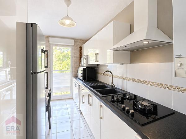 A VENDRE MARSEILLE 13015 ST JOSEPH  T3 DANS RESIDENCE FERMEE AVEC CLIMATISATION TERRASSE DEUX PLACES DE PARKING ET GARAGE