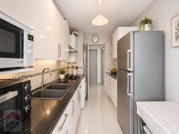 A VENDRE MARSEILLE 13015 ST JOSEPH  T3 DANS RESIDENCE FERMEE AVEC CLIMATISATION TERRASSE DEUX PLACES DE PARKING ET GARAGE