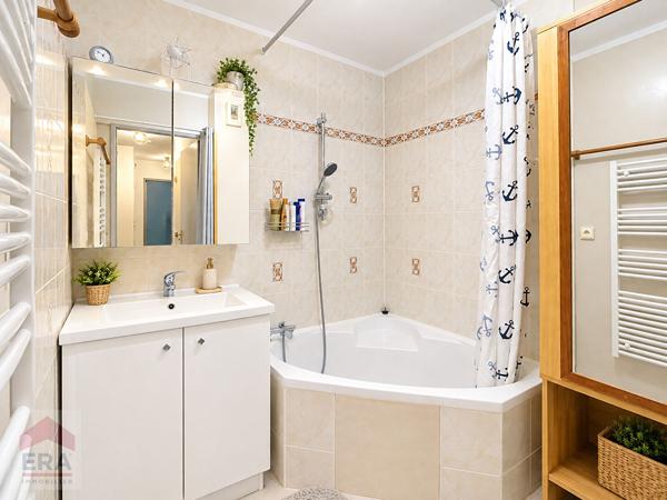 A VENDRE MARSEILLE 13015 ST JOSEPH  T3 DANS RESIDENCE FERMEE AVEC CLIMATISATION TERRASSE DEUX PLACES DE PARKING ET GARAGE
