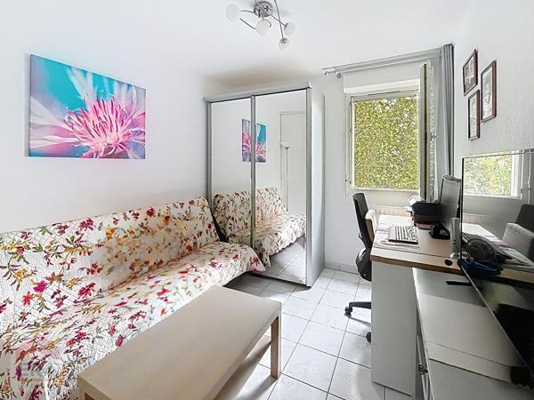 A VENDRE MARSEILLE 13015 ST JOSEPH  T3 DANS RESIDENCE FERMEE AVEC CLIMATISATION TERRASSE DEUX PLACES DE PARKING ET GARAGE