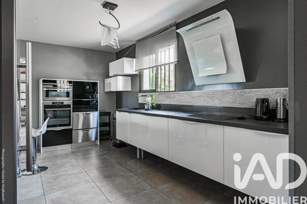 Maison à vendre 8 pièces 280 m² Carnoux-en-Provence