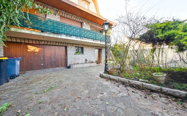 Maison à vendre    7 pièces • 290 m2 Romainville