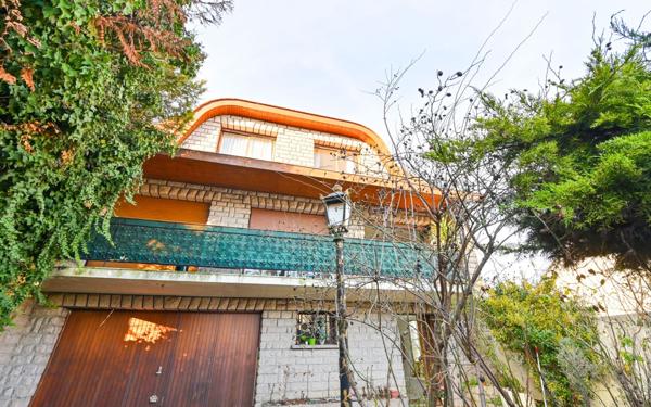 Maison à vendre    7 pièces • 290 m2 Romainville