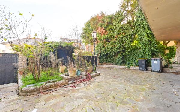 Maison à vendre    7 pièces • 290 m2 Romainville