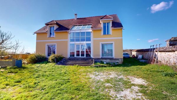 Maison récente 5 pièces (210 m²)