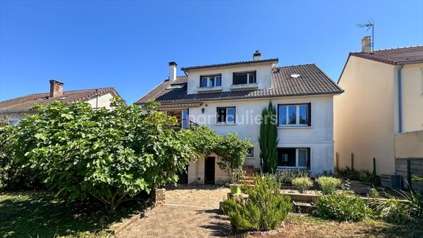 Vente
                Maison185 m² - 8 Pièces -
                    BRIE COMTE ROBERT (77170)