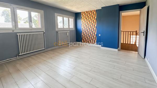 Vente
                Maison185 m² - 8 Pièces -
                    BRIE COMTE ROBERT (77170)