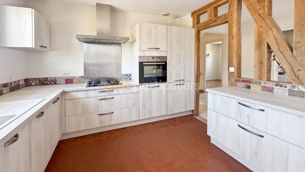 Vente
                Maison185 m² - 8 Pièces -
                    BRIE COMTE ROBERT (77170)
