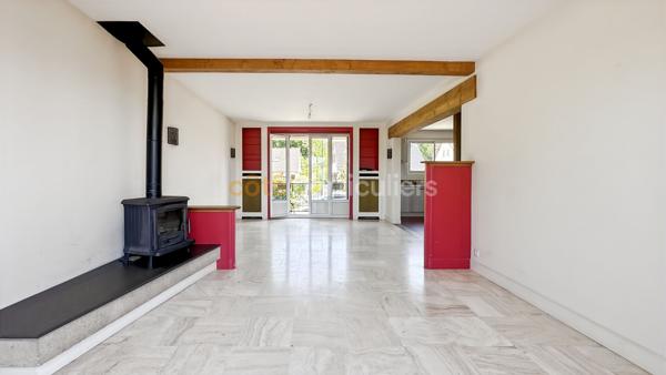Vente
                Maison185 m² - 8 Pièces -
                    BRIE COMTE ROBERT (77170)