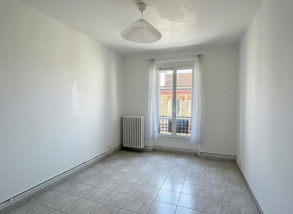 Vente
                Appartement36,66 m² - 2 Pièces -
                    VILLENEUVE SAINT GEORGES (94190)