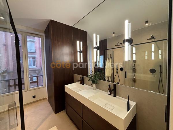 Vente
                Appartement44 m² - 2 Pièces -
                    NEUILLY SUR SEINE (92200)