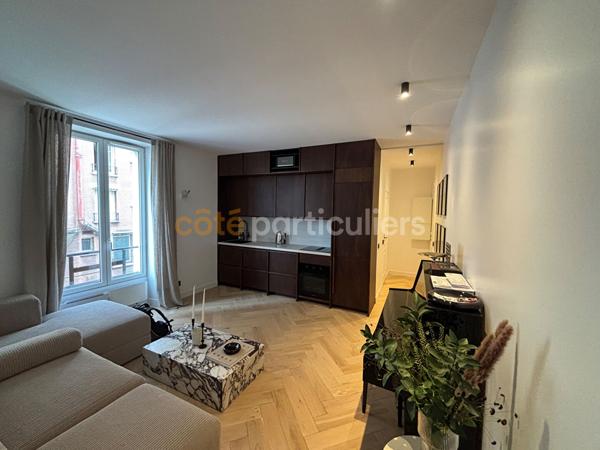 Vente
                Appartement44 m² - 2 Pièces -
                    NEUILLY SUR SEINE (92200)
