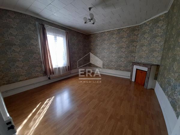 À CHAUNY, PROCHE CENTRE VILLE, MAISON DE VILLE AVEC POTENTIEL