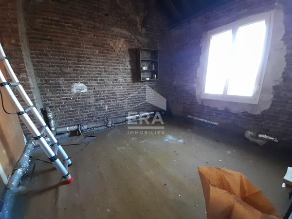 À CHAUNY, PROCHE CENTRE VILLE, MAISON DE VILLE AVEC POTENTIEL