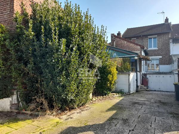 À CHAUNY, PROCHE CENTRE VILLE, MAISON DE VILLE AVEC POTENTIEL