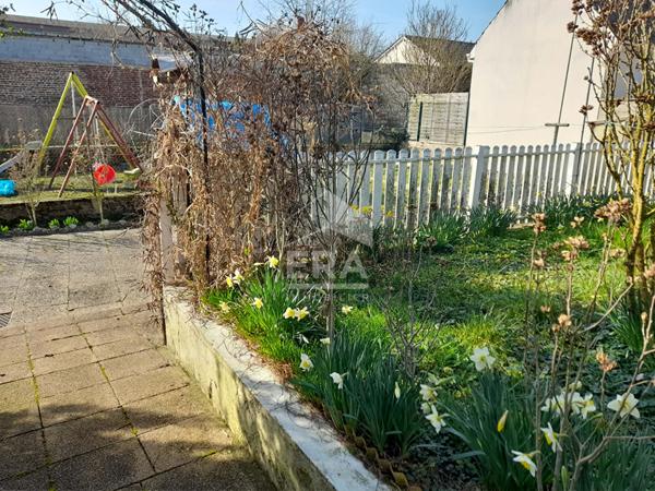 À CHAUNY, PROCHE CENTRE VILLE, MAISON DE VILLE AVEC POTENTIEL