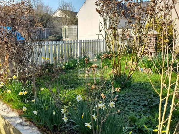 À CHAUNY, PROCHE CENTRE VILLE, MAISON DE VILLE AVEC POTENTIEL