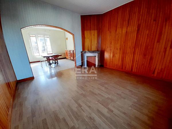 À CHAUNY, PROCHE CENTRE VILLE, MAISON DE VILLE AVEC POTENTIEL