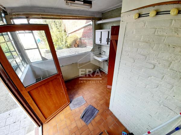 À CHAUNY, PROCHE CENTRE VILLE, MAISON DE VILLE AVEC POTENTIEL