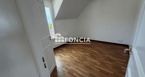 Location Appartement 3 pièces 75.84 m² - Juziers 78820