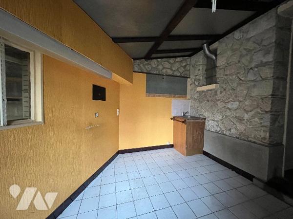 Immeuble à usage mixte : commerce et habitation