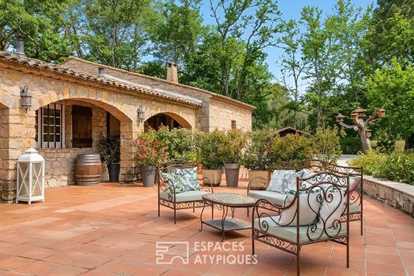 Bastide Provençale au coeur d’un domaine préservé d’1,8 hectares