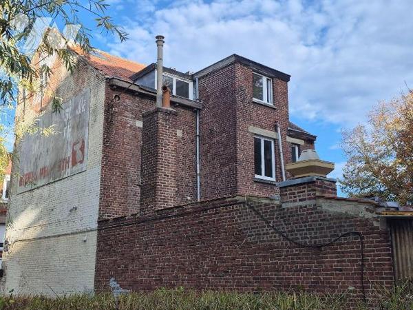 Immeuble de rapport - Proche métro et CHR - Fort potentiel

Description :
Idéal investisseur...