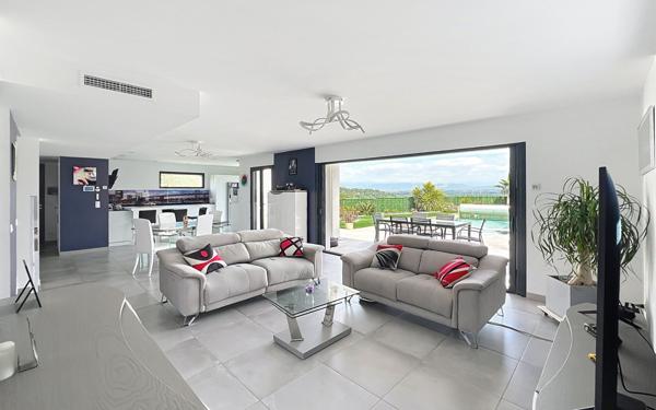 Maison à vendre    5 pièces • 156,60 m2 Fréjus