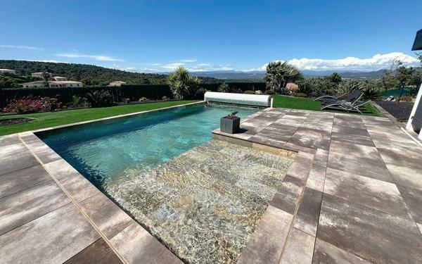 Maison à vendre    5 pièces • 156,60 m2 Fréjus