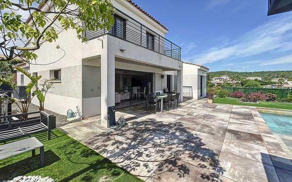 Maison à vendre    5 pièces • 156,60 m2 Fréjus
