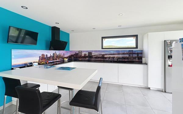 Maison à vendre    5 pièces • 156,60 m2 Fréjus