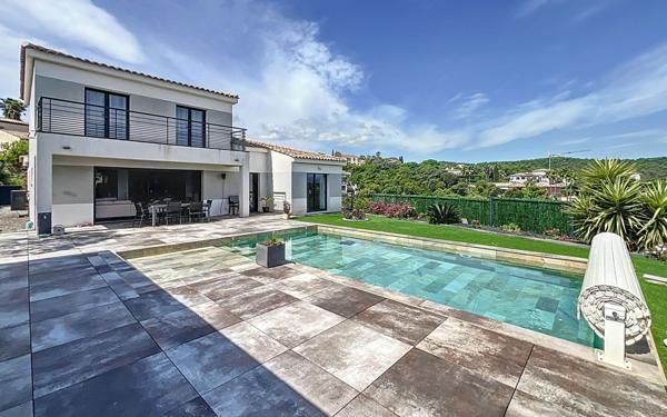 Maison à vendre    5 pièces • 156,60 m2 Fréjus