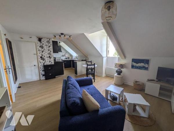 En plein centre de Pont-Aven, venez découvrir cet appartement soigné au sein d'une copropriété ...