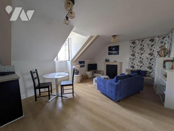 En plein centre de Pont-Aven, venez découvrir cet appartement soigné au sein d'une copropriété ...
