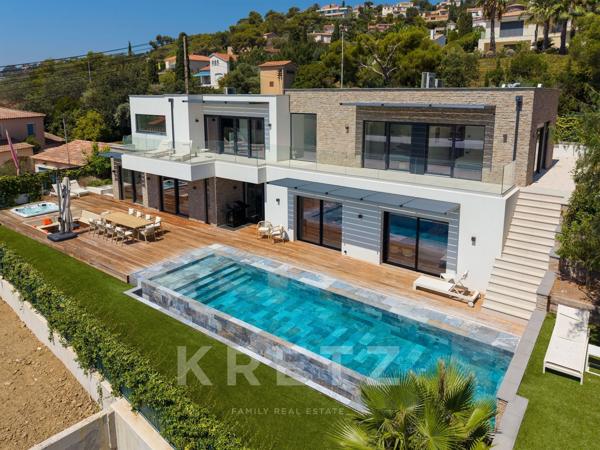LES ISSAMBRES - VILLA CONTEMPORAINE, VUE MER & ART DE RECEVOIR