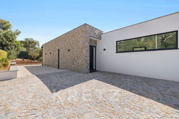 LES ISSAMBRES - VILLA CONTEMPORAINE, VUE MER & ART DE RECEVOIR