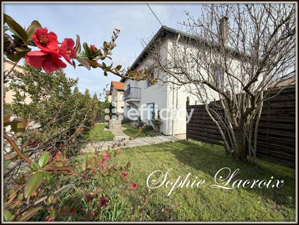 Maison
         5 pièces
        - 130 m² 180 000 € *