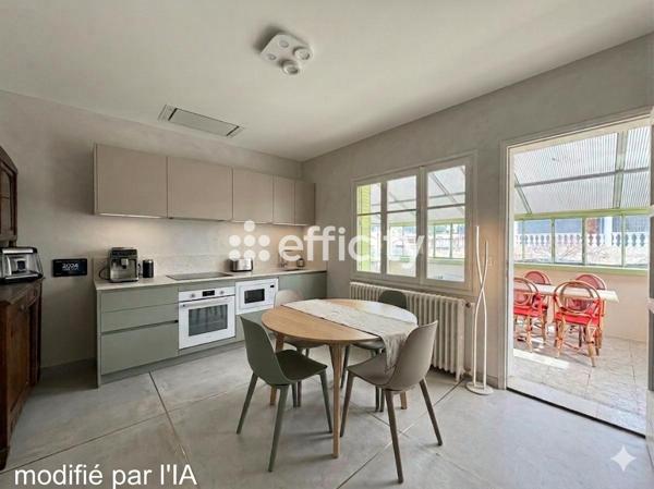 Maison
         5 pièces
        - 130 m² 180 000 € *