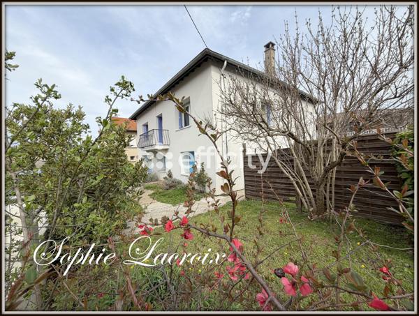 Maison
         5 pièces
        - 130 m² 180 000 € *