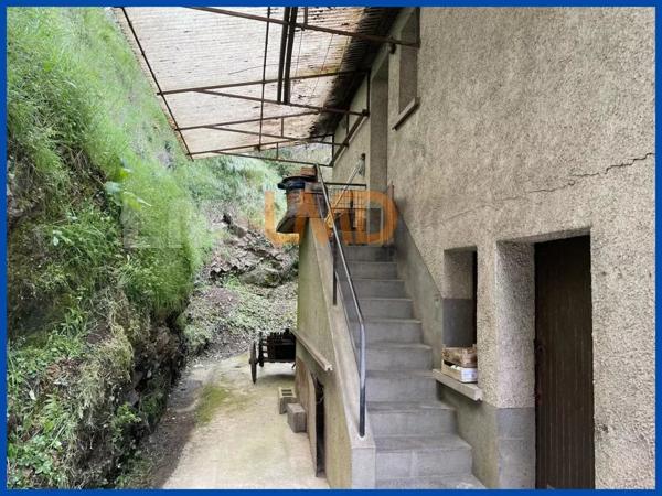 Figeac maison en pierre T4 sur sous sol complet avec terrain