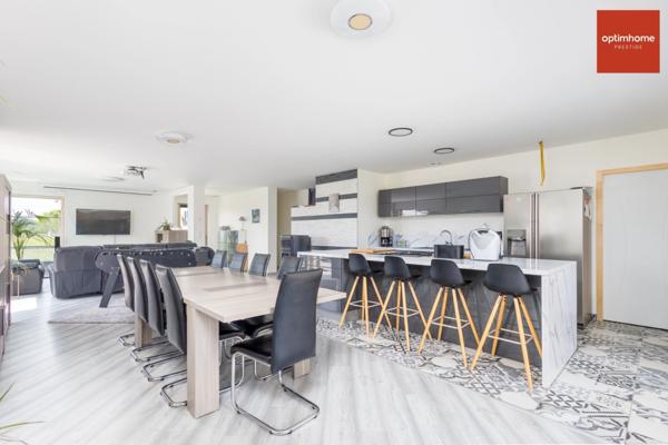 Sur près de 2 hectares, Magnifique Maison d'architecte de 180 m2 au cœur d’un joli village Normand