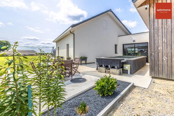 Sur près de 2 hectares, Magnifique Maison d'architecte de 180 m2 au cœur d’un joli village Normand