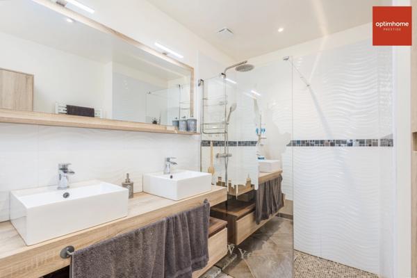 Sur près de 2 hectares, Magnifique Maison d'architecte de 180 m2 au cœur d’un joli village Normand