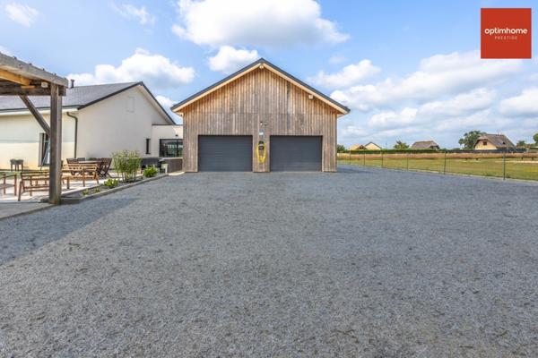 Sur près de 2 hectares, Magnifique Maison d'architecte de 180 m2 au cœur d’un joli village Normand