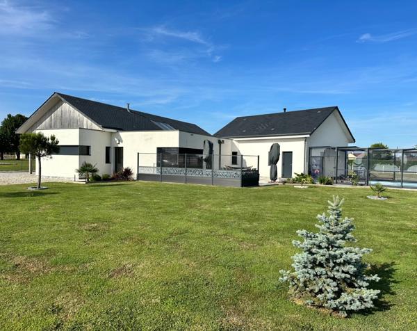 Sur près de 2 hectares, Magnifique Maison d'architecte de 180 m2 au cœur d’un joli village Normand