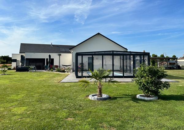 Sur près de 2 hectares, Magnifique Maison d'architecte de 180 m2 au cœur d’un joli village Normand