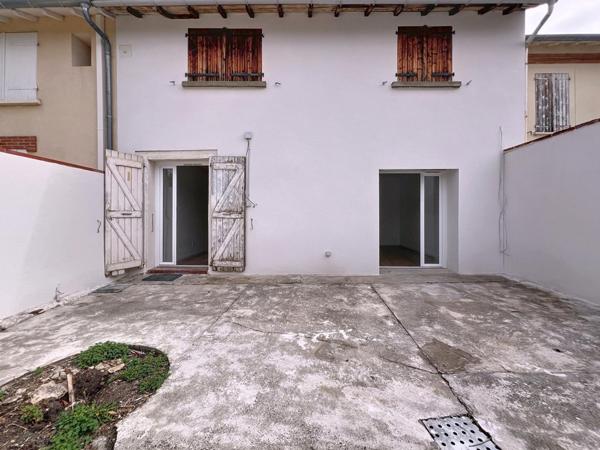 Appartement T3 entièrement rénové avec cour privée