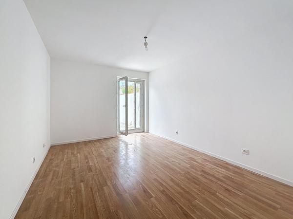 Appartement T3 entièrement rénové avec cour privée