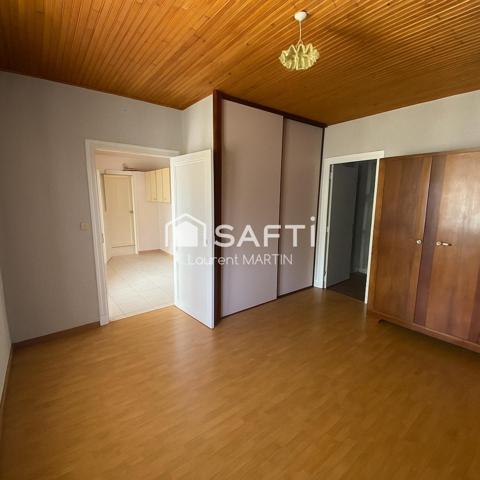 Maison de Centre Ville avec Garage et Jardin